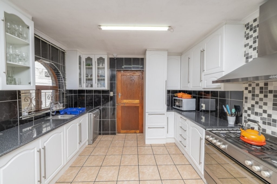 5 Bedroom Property for Sale in Sarepta Western Cape